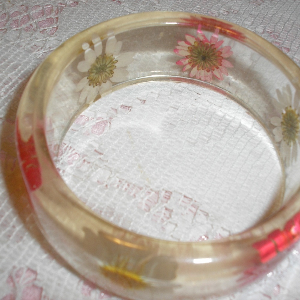 Retro Plastic Bracelet - Picture 2 of 2